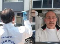 Modacının ölümü kötü kokuyla ortaya çıktı! İtfaiye kapıyı kırarak içeri girdi