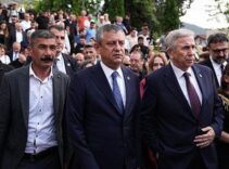 Özgür Özel ve Mansur Yavaş, Ferdi Zeyrek'in mevlit programına katıldı