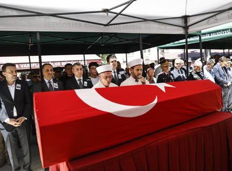 Şehit Piyade Astsubay Kıdemli Başçavuş Şahin’in cenazesi Mersin’de defnedildi