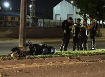 Sivas'ta motosiklet aydınlatma direğine çarptı: 2 yaralı
