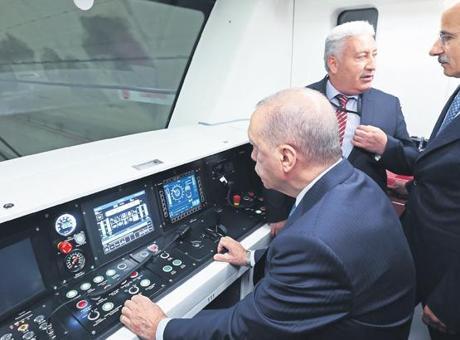 Türkiye’nin en uzun ve en hızlı metrosu açıldı