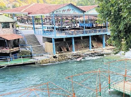 Yıkıp geçen sel ders olmadı