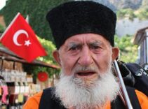 60 yıldır aynı yerde, herkes sırrının peşinde: Para teklif ettik, kabul etmiyor