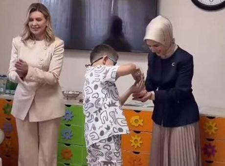 Bakan Göktaş ve Ukrayna Devlet Başkanı’nın eşi Ukraynalı çocukları ziyaret etti