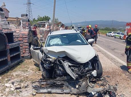 Balıkesir Erdek'te zincirleme kaza! Hastane çalışanı yaşamını yitirdi: 2 yaralı