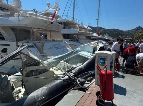 Bodrum'da marinaya demirli lastik botta patlama