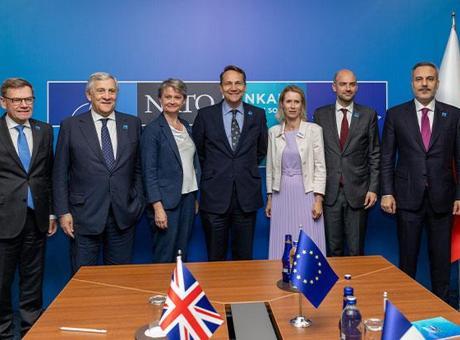Dışişleri Bakanı Hakan Fidan, NATO Ankara Zirvesi kapsamında kısıtlı katılımlı bir toplantıya iştirak etti