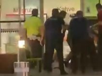 İzmir'de havalimanında dehşet anları! İki bıçakla 4 polisi yaraladı