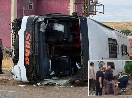 Kırıkkale'de yolcu otobüsü devrildi: 1 can kaybı, 40 yaralı