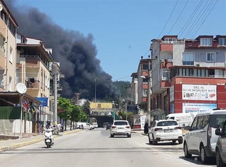 Kocaeli'de fabrika yangını! 1 kişi hayatını yaybetti