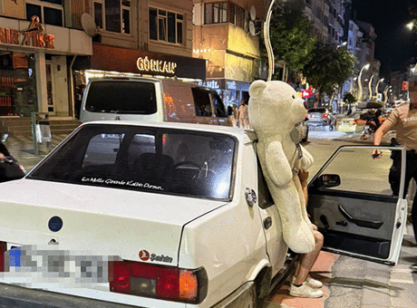 Pelüş ayıyla şehir turu cezasız kalmadı! Otomobil otoparka çekildi