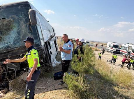 Son dakika: Aksaray'da yolcu otobüsü yoldan çıktı! Çok sayıda yaralı var