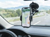 Telefon tutucuya yasak yerine kural