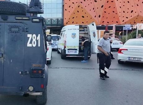 Ümraniye'de alışveriş merkezinde silahlı saldırı! Yaralılar var