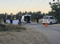 Yardım etmek isterken canından oldu! Kaza yapan sürücüye yardıma giden genç elektrik akımına kapıldı