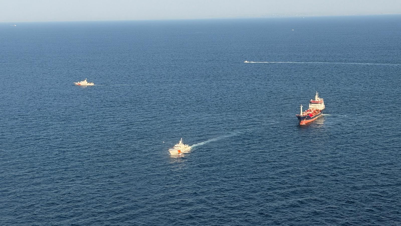 Marmara Denizi Silivri açıklarında çarpışan gemiyle ilgili ilk görüntüler!