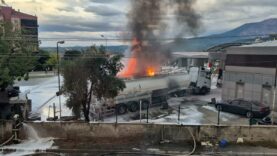 Akaryakıt istasyonunda tanker patladı, yürekler ağza geldi