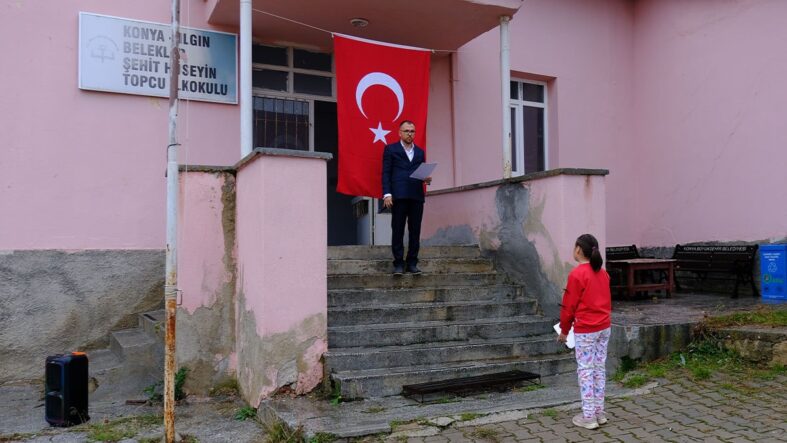 Cumhuriyet Bayramı'nı iki kişi kutladılar: Öğretmenin sözleri duygulandırdı